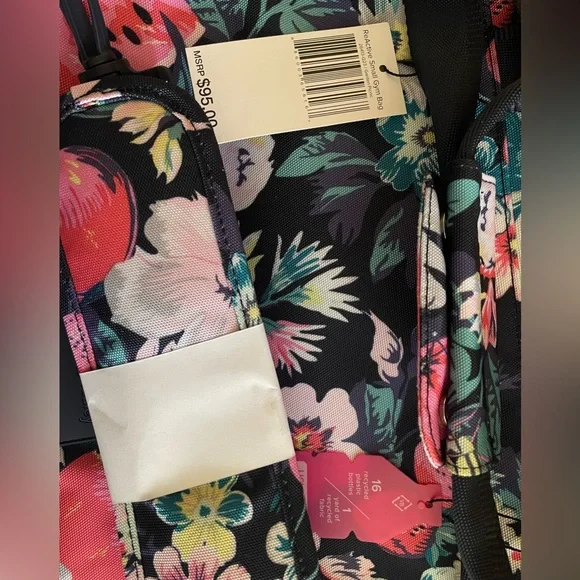 NWT Vera Bradley Small Gym Bag in Reactive in Garden Picnic - Picture 5 of 8